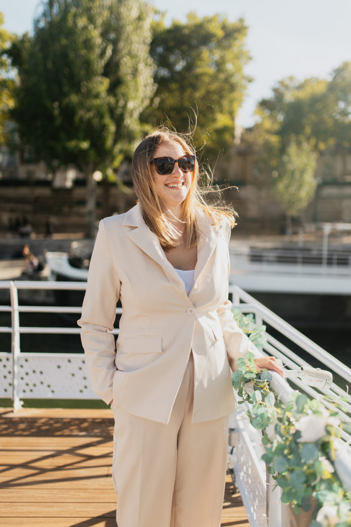 Nina Missfeld, luxury wedding planner in Italy, overseeing a last-minute wedding on a stunning Italian boat. Creating seamless and unforgettable celebrations for American couples in breathtaking locations.